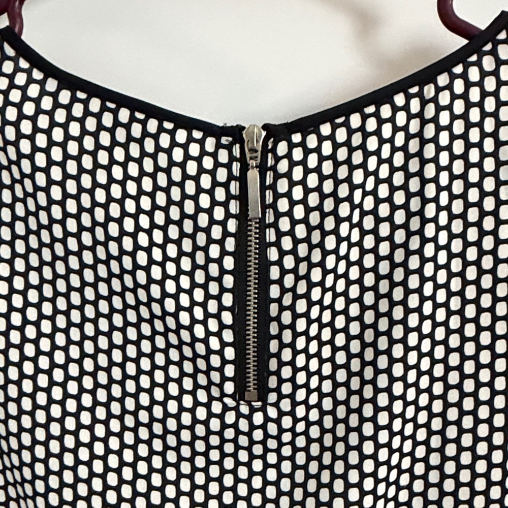 Express Black White Geometric Print Short Sleeve Blouse Size XS - Picture 5 of 6